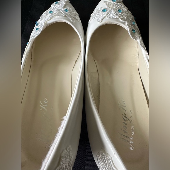White leather bridal shoes with floral appliqué - Picture 11 of 12